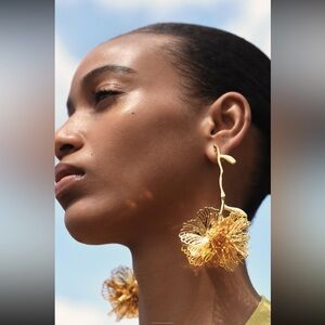 🌈 3 for $20 🌈 Elegant Gold Floral Earrings
